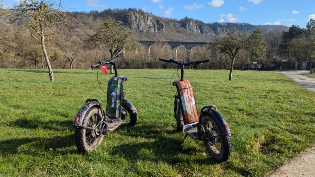 Location de canoe kayak entre Pont D'ouilly et Clécy à la base de Loisirs, Beau RIvage à Clécy avec des canoë, kayak, pédalo et bateau. Et des balades en trottinettes