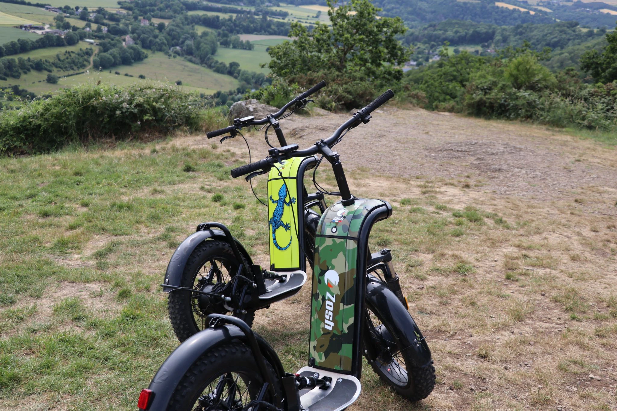 Location de canoë, kayak, pédalo, bateau électrique et trottinette électrique en Suisse Normande à Clécy! Explorez les paysages de l’Orne en famille ou entre amis avec des parcours adaptés pour tous les niveaux. Balades en canoë, kayak ou trottinette électrique – une aventure inoubliable à 1 heure de Caen ! Réservez dès maintenant.