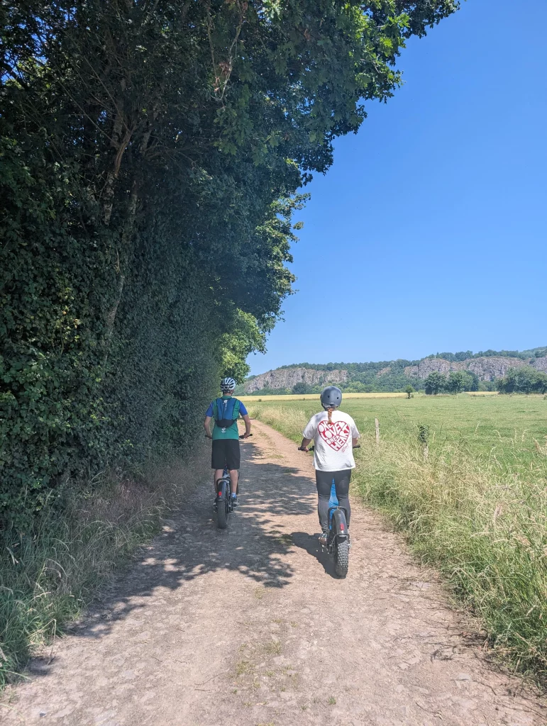 Location de canoë, kayak, pédalo, bateau électrique et trottinette électrique en Suisse Normande à Clécy. Balade entre Pont-d'Ouilly et Clécy, base de loisirs à 1h de Caen dans le Calvados